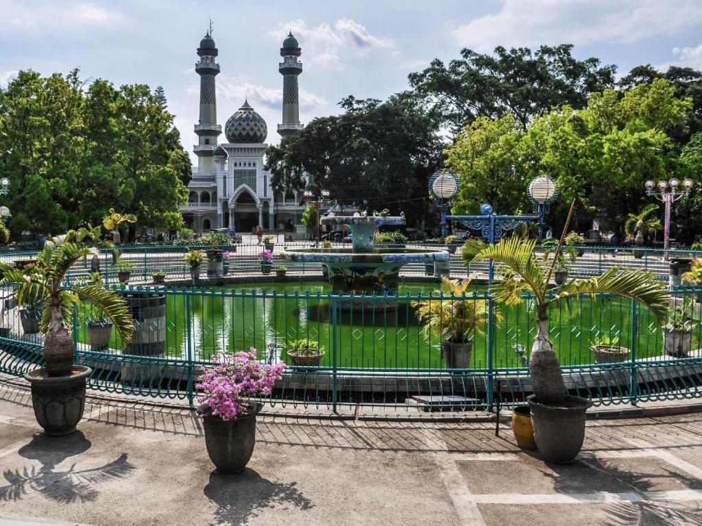 Regent'S Park Hotel Malang Buitenkant foto