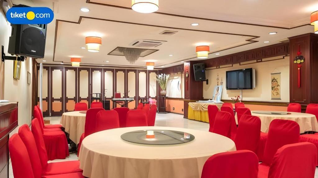 Regent'S Park Hotel Malang Buitenkant foto
