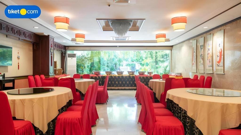 Regent'S Park Hotel Malang Buitenkant foto
