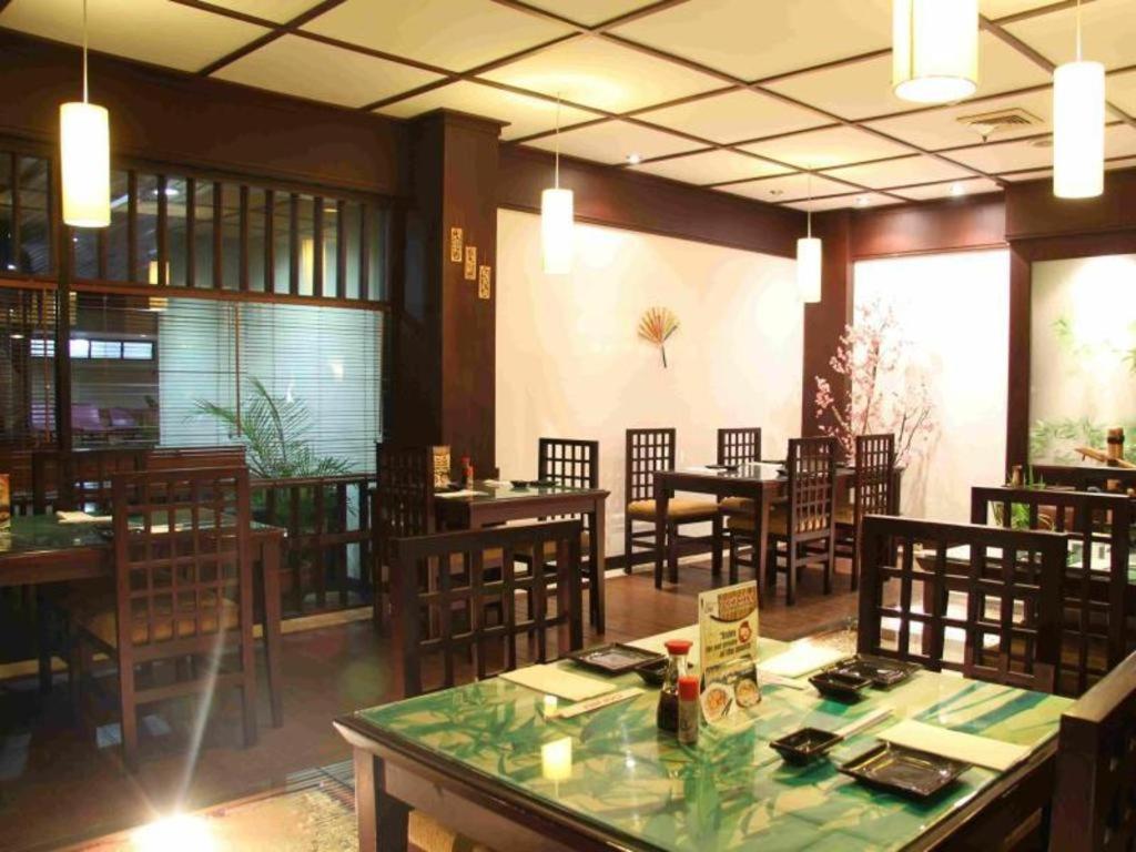 Regent'S Park Hotel Malang Buitenkant foto
