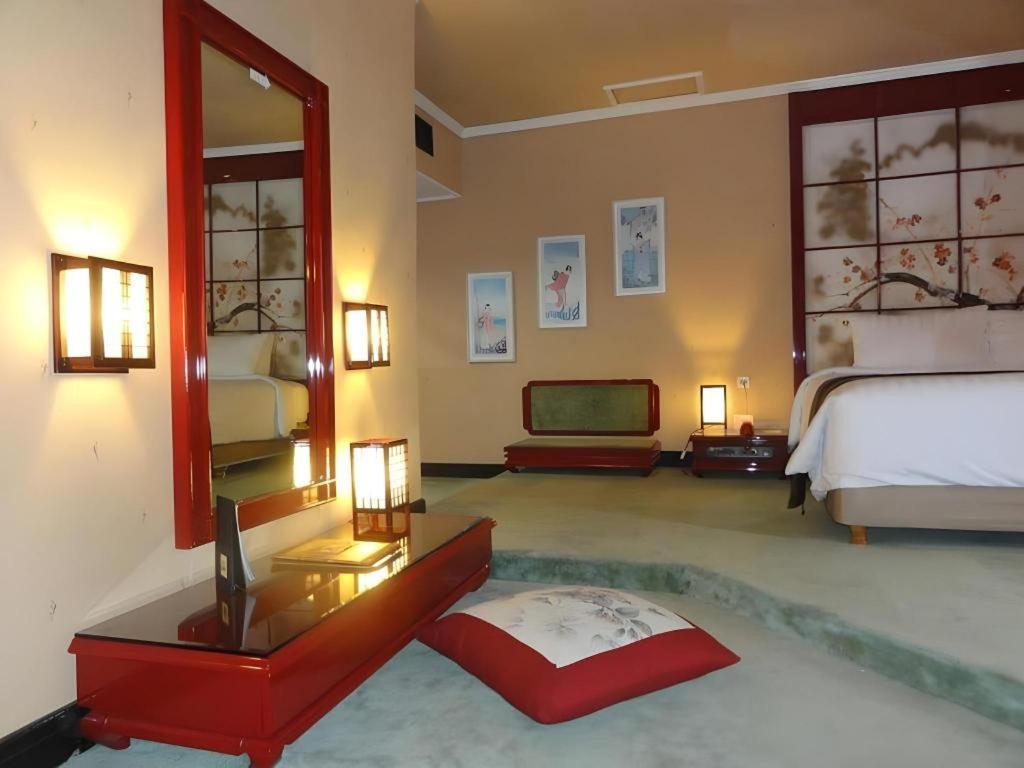 Regent'S Park Hotel Malang Buitenkant foto