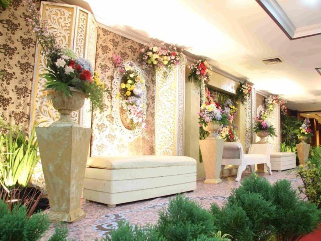 Regent'S Park Hotel Malang Buitenkant foto