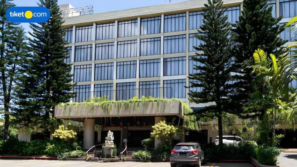 Regent'S Park Hotel Malang Buitenkant foto