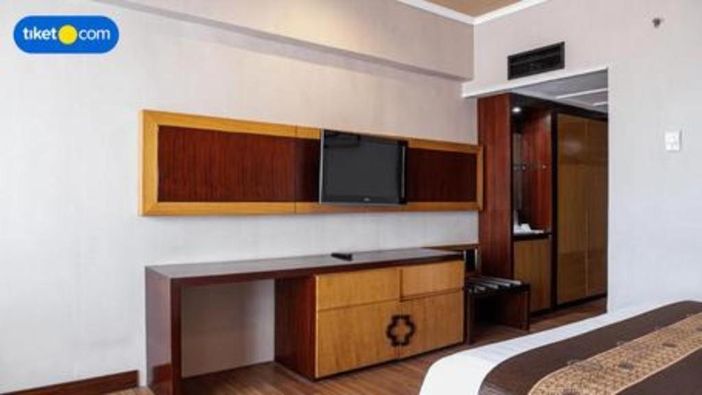 Regent'S Park Hotel Malang Buitenkant foto