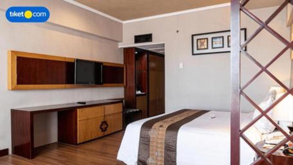Regent'S Park Hotel Malang Buitenkant foto