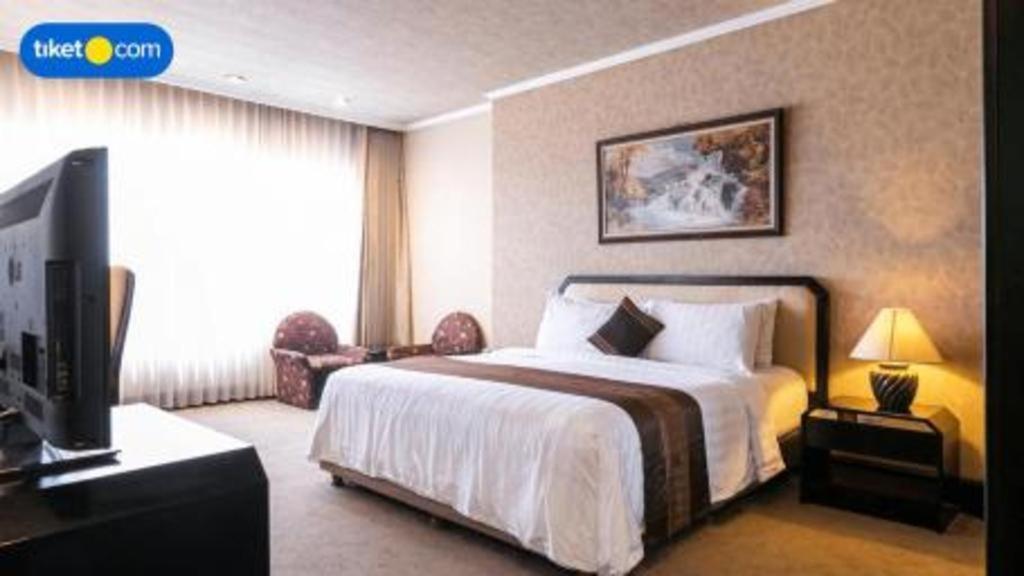 Regent'S Park Hotel Malang Buitenkant foto