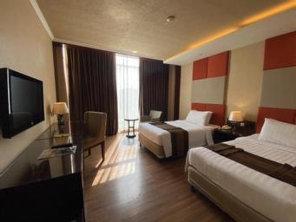Regent'S Park Hotel Malang Buitenkant foto