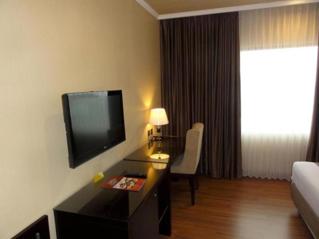 Regent'S Park Hotel Malang Buitenkant foto